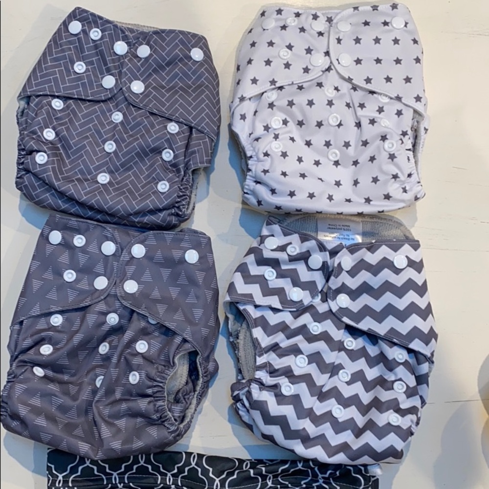 4 grey white cloth diaper with inserts NEVER WORN